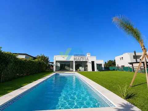 Casa 5 ambientes con 4 baños