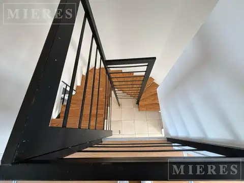 Casa en Alquiler con 2 cocheras