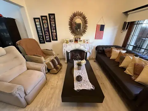 Casa en Venta 4 Dorm. Cochera y Jardin