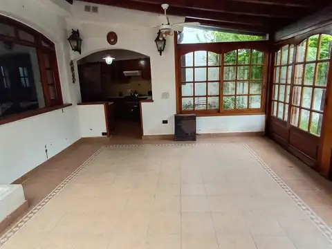 Casa 5 ambientes con 3 baños