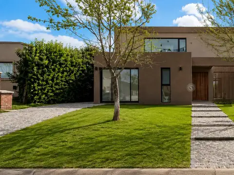 Casa  en Venta en Santa Guadalupe, Pilar del Este, Pilar