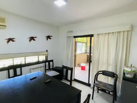 Casa en venta 3 Dormitorios, Quincho y pileta en Fisherton.