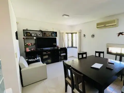 Casa en venta 3 Dormitorios, Quincho y pileta en Fisherton.
