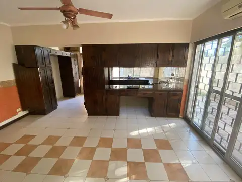 Casa 5 ambientes con 2 baños