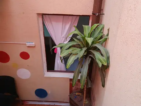 Casa 6 ambientes con 1 baño