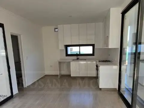 Casa 4 ambientes con 5 baños
