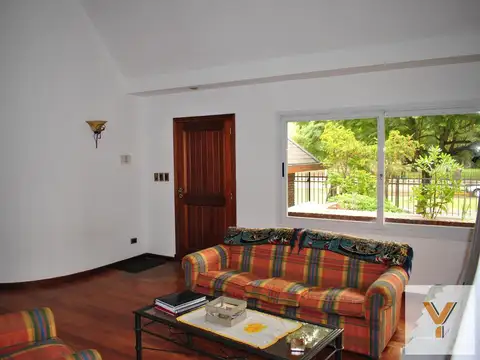 Casa en Venta con 3 cocheras