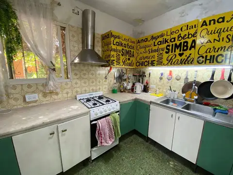 VENTA CASA 3 AMBIENTES CON COCHERA BERNAL OESTE