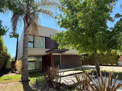 Casa en venta con pileta en Los Lagos, Nordelta