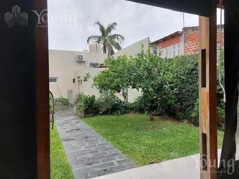 Casa 4 ambientes con 2 baños