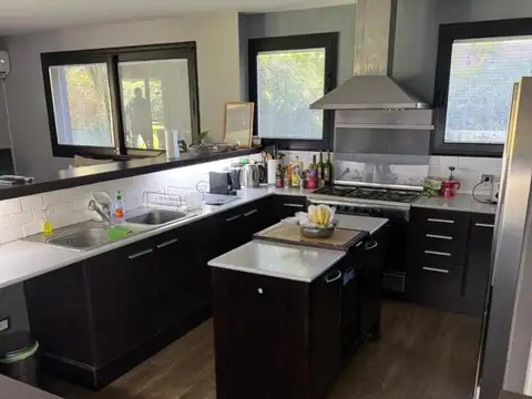 Casa en Venta con 7 cocheras