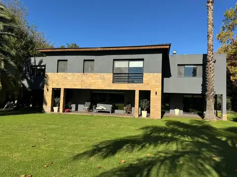 Casa en Venta en San Carlos Country Club, Countries y Barrios Cerrados en Malvinas Argentinas