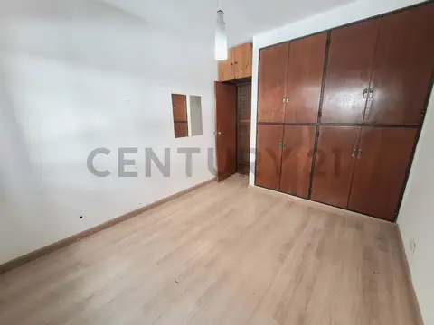 Departamento 2 ambientes al contrafrente zona Plaza Mitre