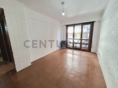 Departamento 2 ambientes al contrafrente zona Plaza Mitre