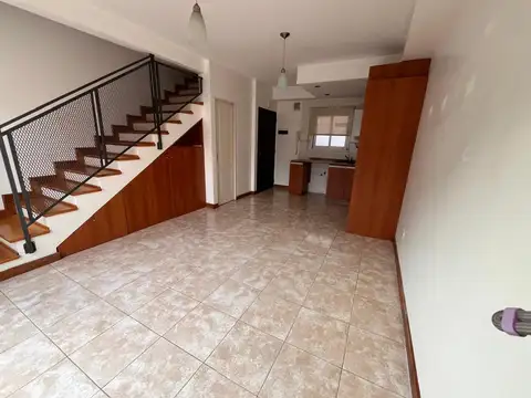 Depto Tipo Casa en Alquiler de 1 dormitorio