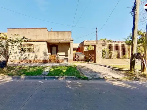 CASA 4 AMBIENTES N VENTA EN BURZACO