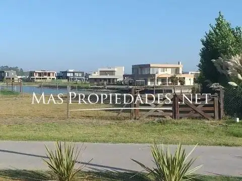Venta Terreno / Lote a la laguna en Lagos De Canning