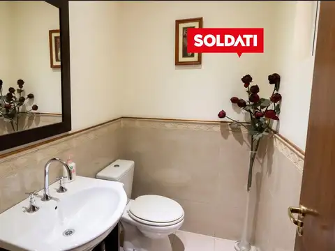 Casa 6 ambientes con 4 baños