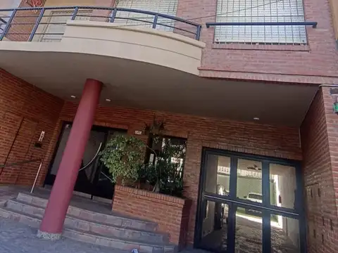 DEPARTAMENTO 3 AMBIENTES AL FRENTE C/COCHERA