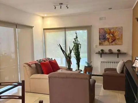 OPENHOUSE alquila excelente casa en barrio privado en Luzuriaga