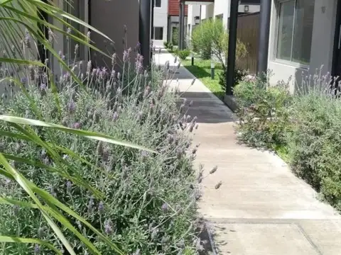 Depto Tipo Casa en Venta con 1 cocheras