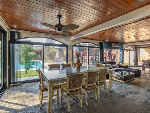 Casa en Venta con 4 cocheras