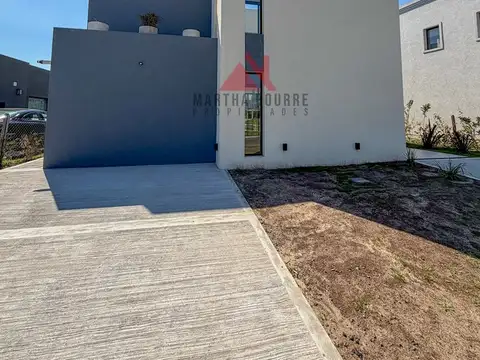 Casa 6 ambientes con 3 baños