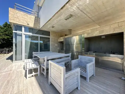 Casa 7 ambientes con 4 baños