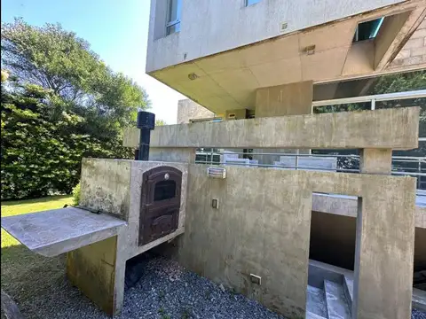 Casa 7 ambientes con 4 baños