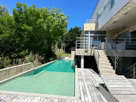 Casa en Venta en Carilo, USD 1.100.000