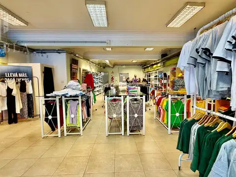 Local comercial oficinas y deposito en venta en Parque Patricios