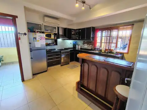 CASA 6 Amb QUINCHO Y TERRAZA P. ALTA - DOS NIVELES