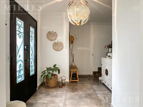 Casa en Venta con 7 cocheras