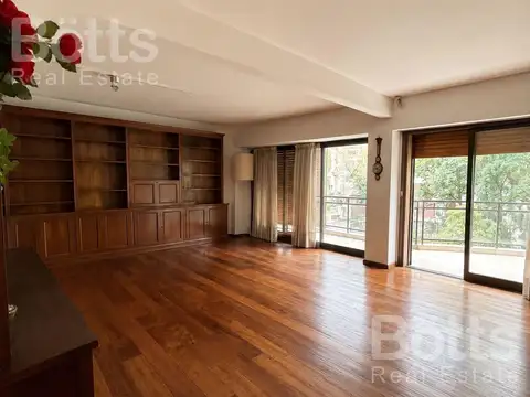 Piso exclusivo  de  4 ambientes + dependencia + 2  cocheras en Boulevard Charcas, Palermo
