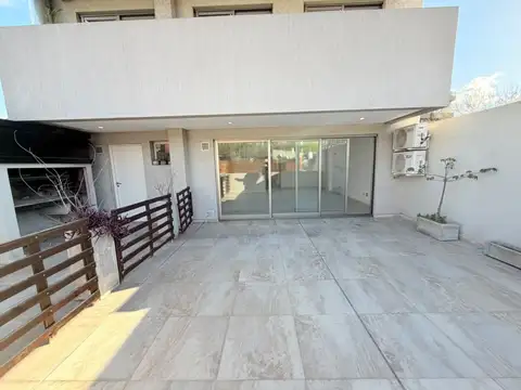 Pilar 600, Piso 1