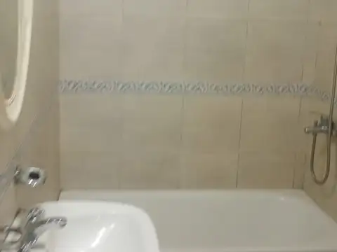 Depto Tipo Casa en Alquiler con 1 cocheras