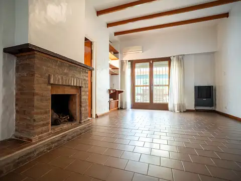 Casa 5 ambientes con 2 baños