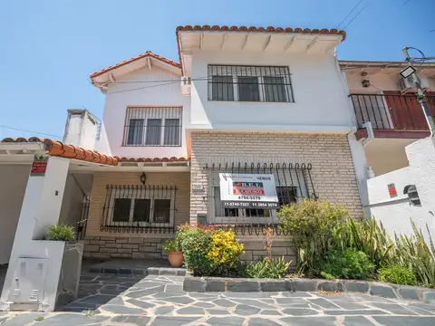 Casa de 5 Ambientes en Venta en Olivos, Vte Lopez, Apto Credito