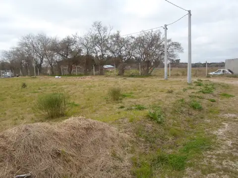 LOTE ESQUINA EN BARRIO EN CONSTRUCCION