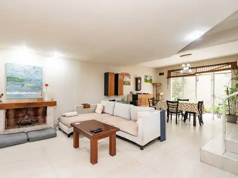 Casa con terraza, pileta y verde en Parque Chas