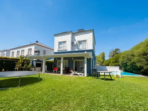 Casa del Lago en Venta de 4 ambientes + Pileta