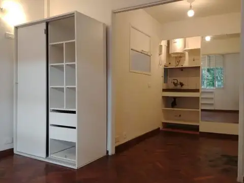 Azcuenaga 1385 , Piso 1