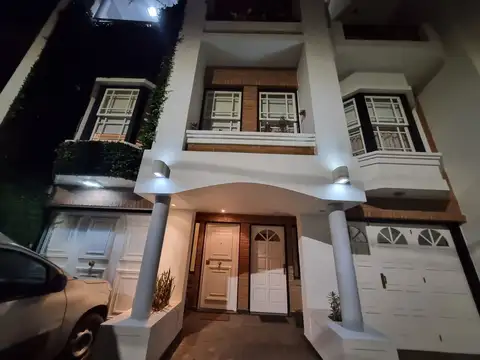 Venta Tríplex 5 Ambientes Con Doble Cochera Y Pileta  Ramos Mej