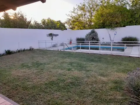 Casa en Venta con 4 cocheras