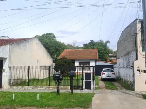 3 Casas y 1 Depto. C/Pileta E. Zola 1165 Quilmes Este