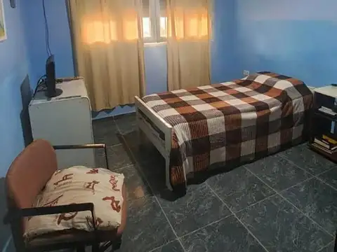 3 Casas y 1 Depto. C/Pileta E. Zola 1165 Quilmes Este