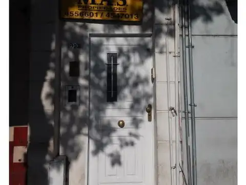 Casa interna unica 2 dormitorios .                  Avenida alberdi 857 interna unica