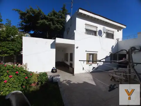 Casa en venta - 3 Dormitorios 2 Baños - Cochera - 289Mts2 - Florencio Varela