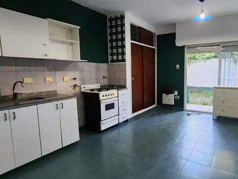 departamento mono ambiente con patio en planta baja