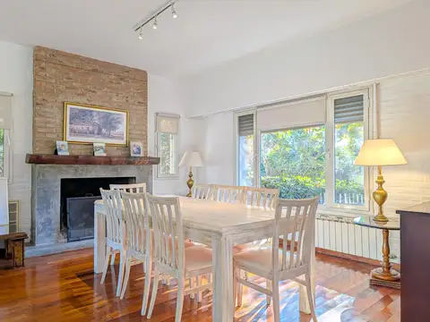 Casa 8 ambientes con 3 baños